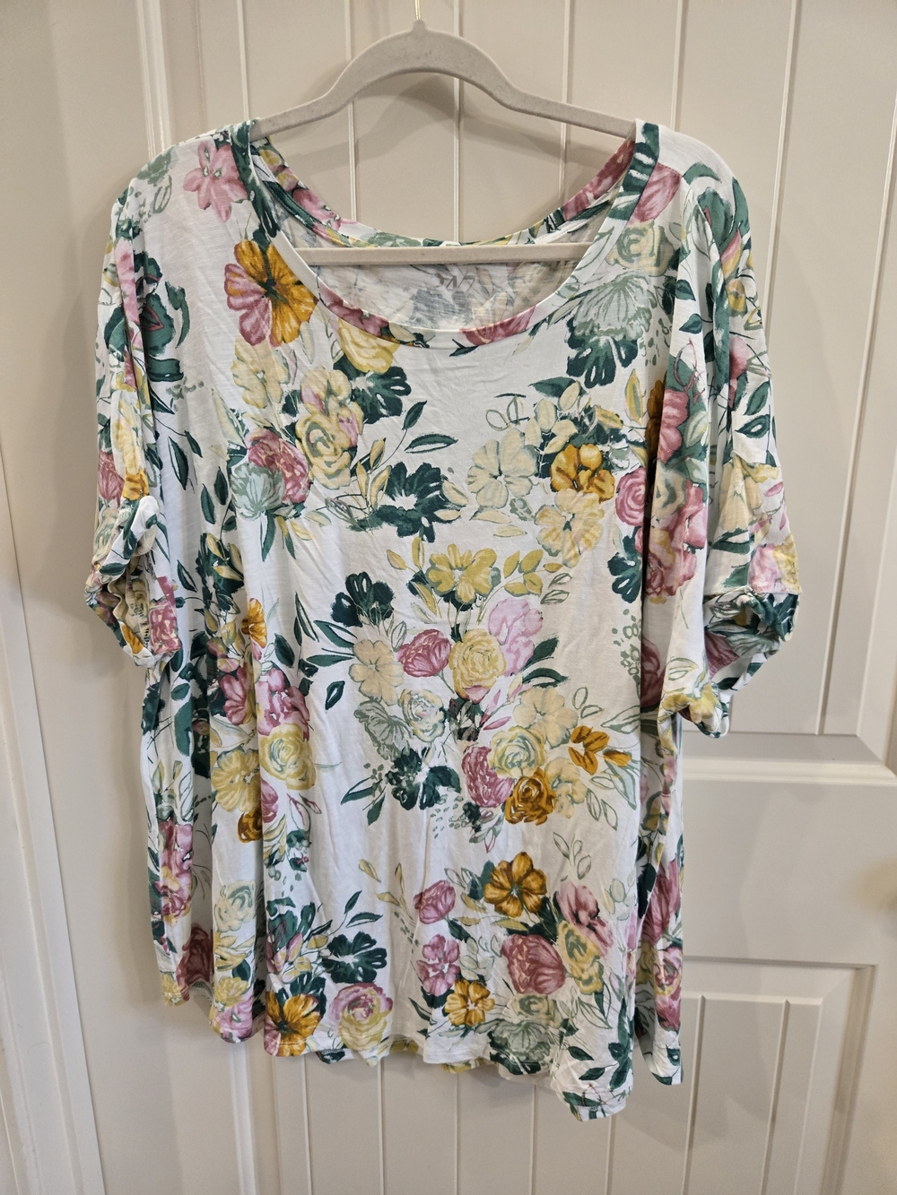 Maurices Women's Scoop Neck Floral Tee White with Pink & Yellow Blooms Size 3x